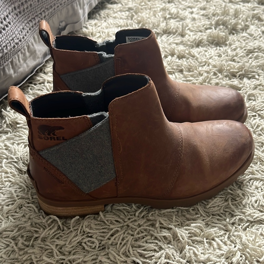 Sorel Emelie Chelsea Boots Waterproof Slip On US 8